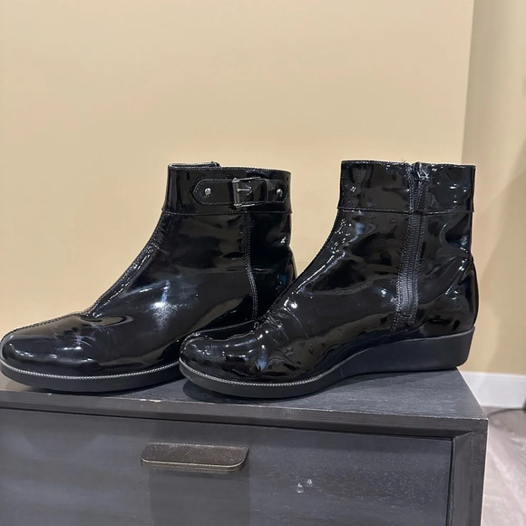 Cole Haan/Nike patent leather side zip booties in great condition size  7 - Picture 4 of 8